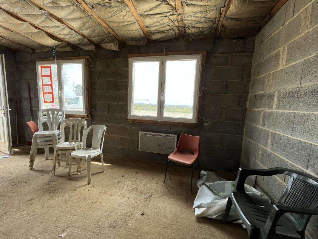 Maison à SAINT-PRIEST-LES-FOUGERES