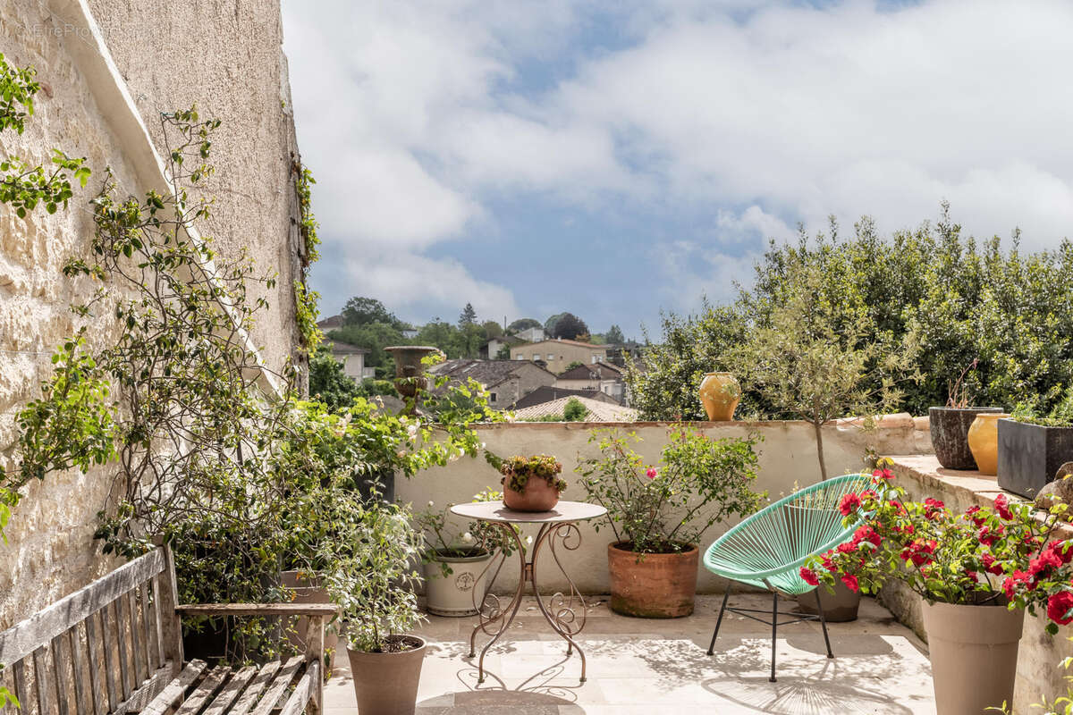 Maison à CASTELNAU-MONTRATIER