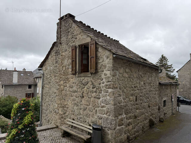 Maison à RIEUTORT-DE-RANDON