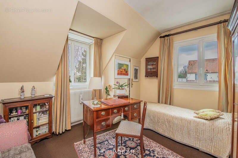 Maison à SAINT-NOM-LA-BRETECHE