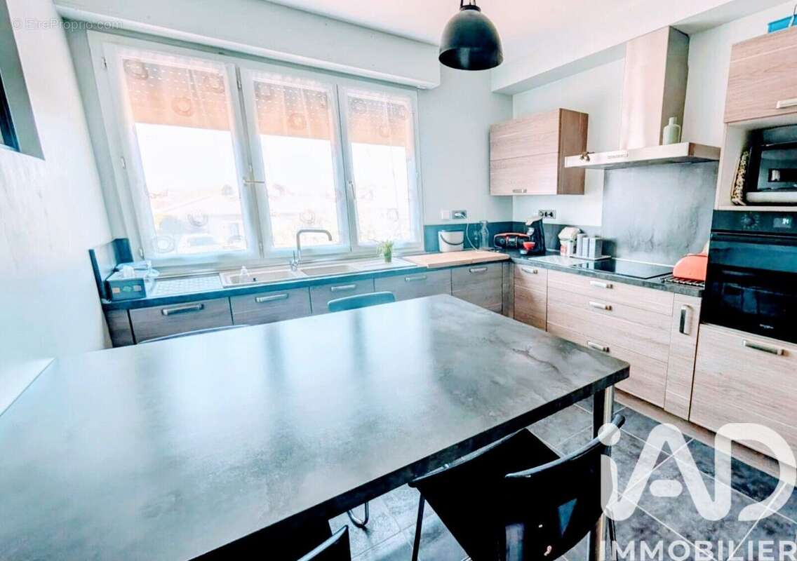 Maison 199 m² à Saint-Martin-Sur-Le-Pre  - photo 8