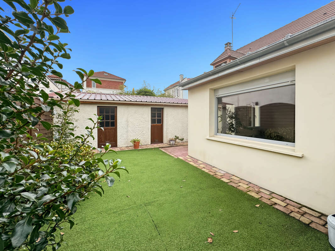COURBEVOIE 92, Rue Hoche - Maison familiale avec jardins de 111m2 habitables + plus de 52m2 d'annexes (garage - photo 15