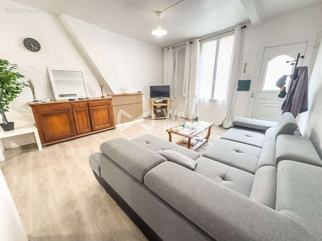 Maison 109 m² à Neuilly-Saint-Front  - photo 2