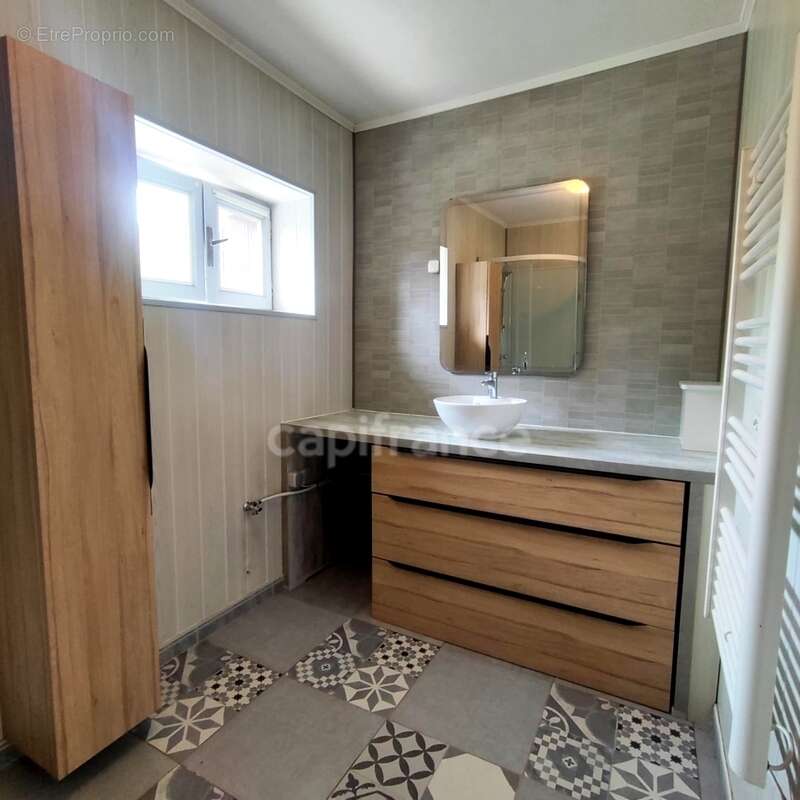 Maison à LA BATIE-DIVISIN