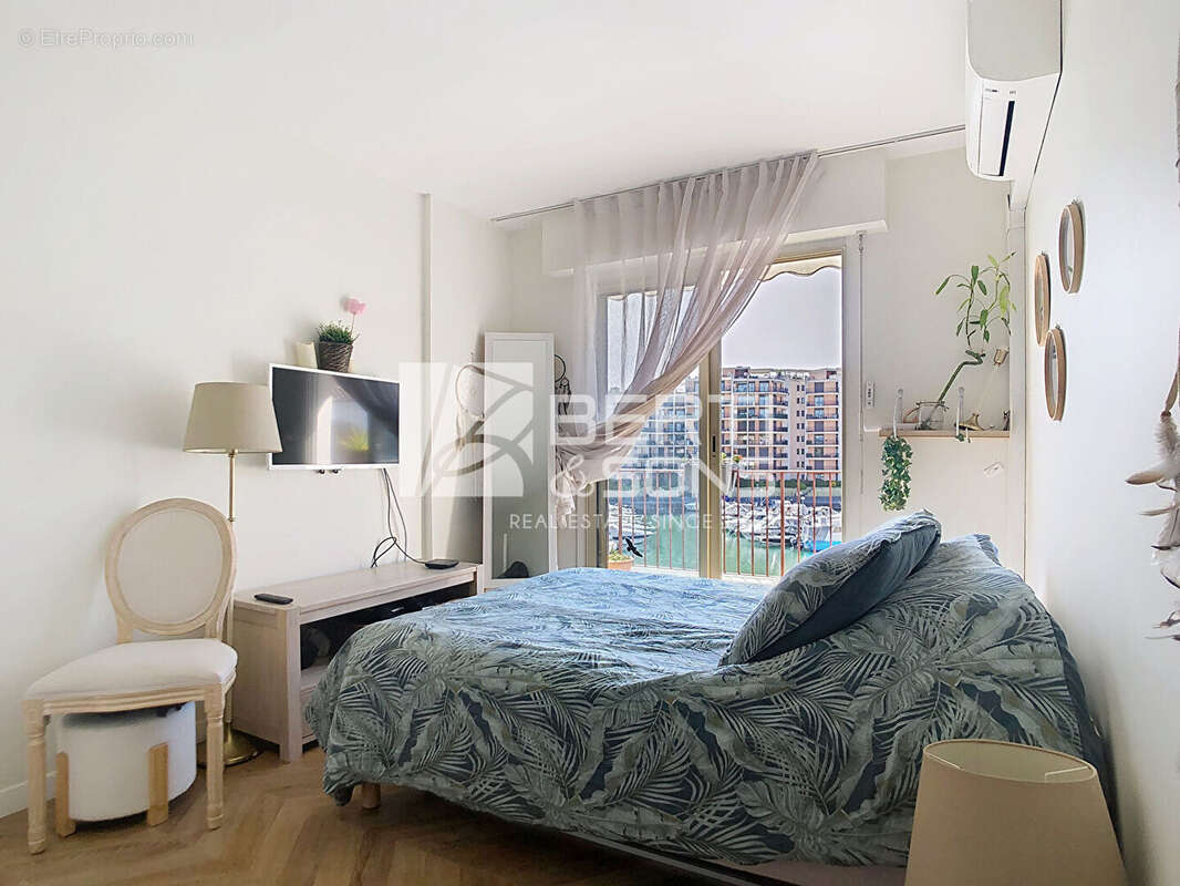 Appartement à MANDELIEU-LA-NAPOULE