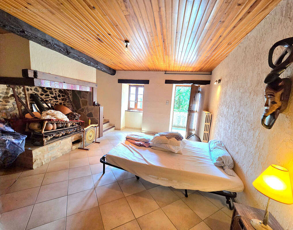 Ancien corps de ferme dans un hameau paisible avec un terrain de plus de 7 500m² - photo 10