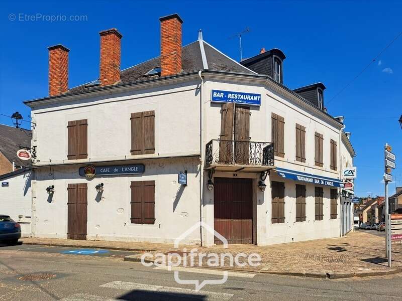 Ancien bar-restaurant avec logement – Fort potentiel au cœur de Châteaumeillant - photo 4