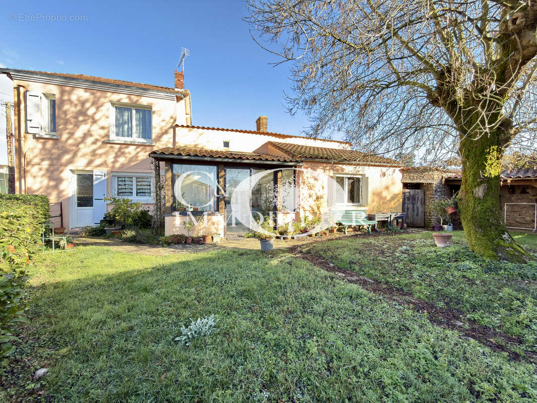 Maison à LEGE