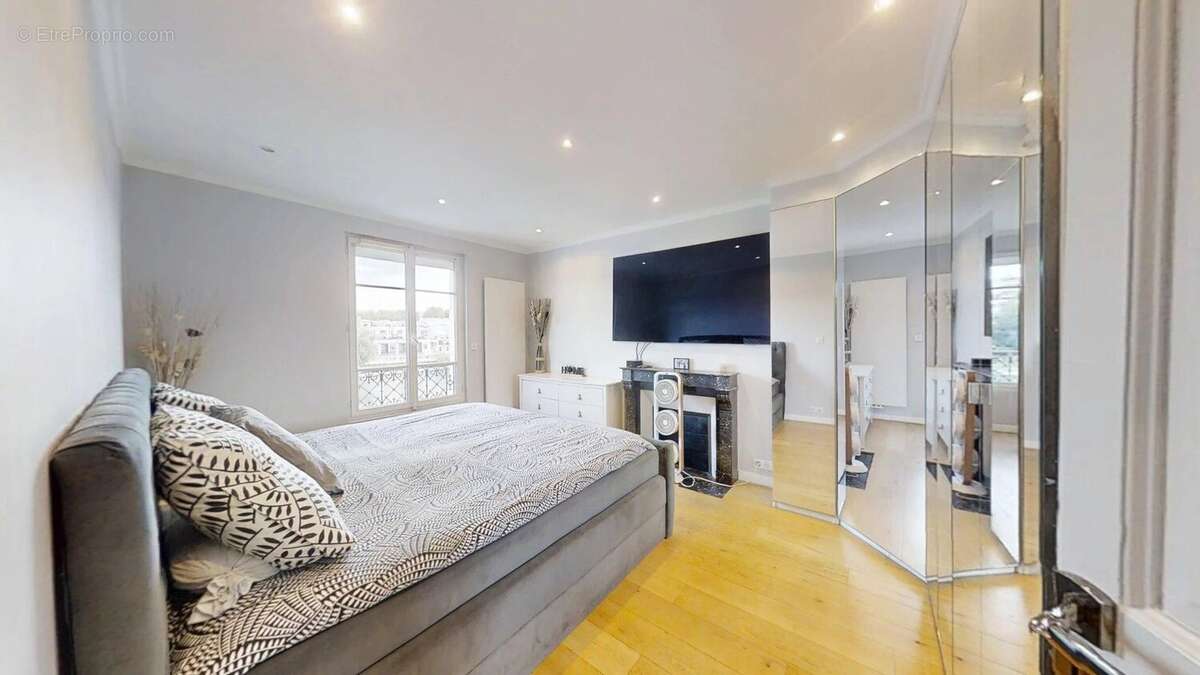 Appartement à COURBEVOIE