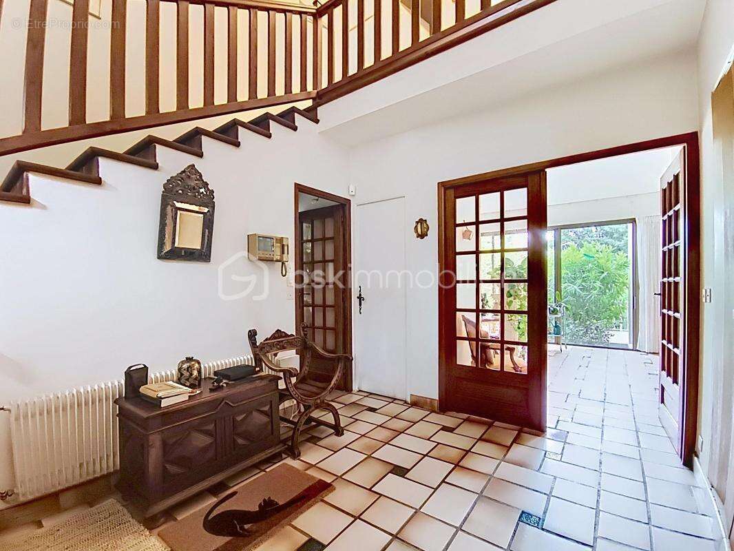 Maison sur la commune de Chatou - photo 3