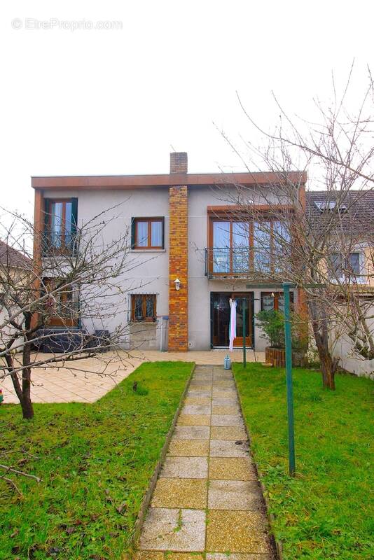 Maison à VIGNEUX-SUR-SEINE