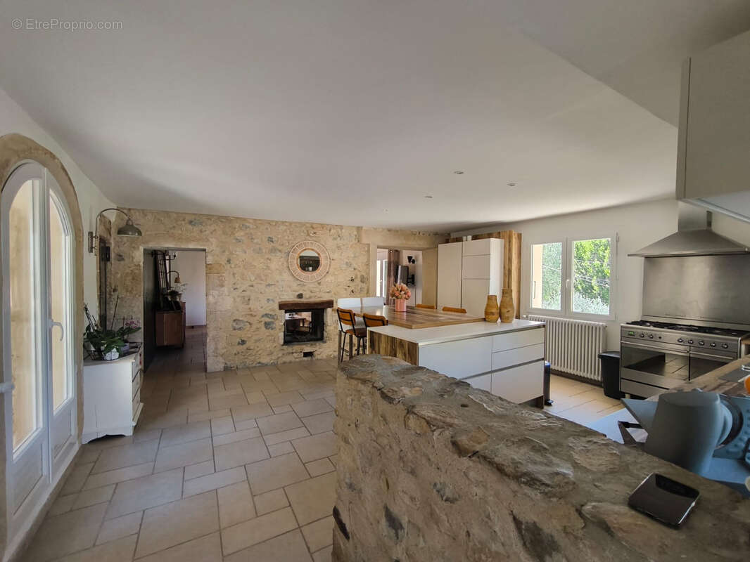 Mirmande. propriete en pierre de pays. renovee en totalite  223.72 m2. parc 1527m2 clos. piscine. dependances - photo 34