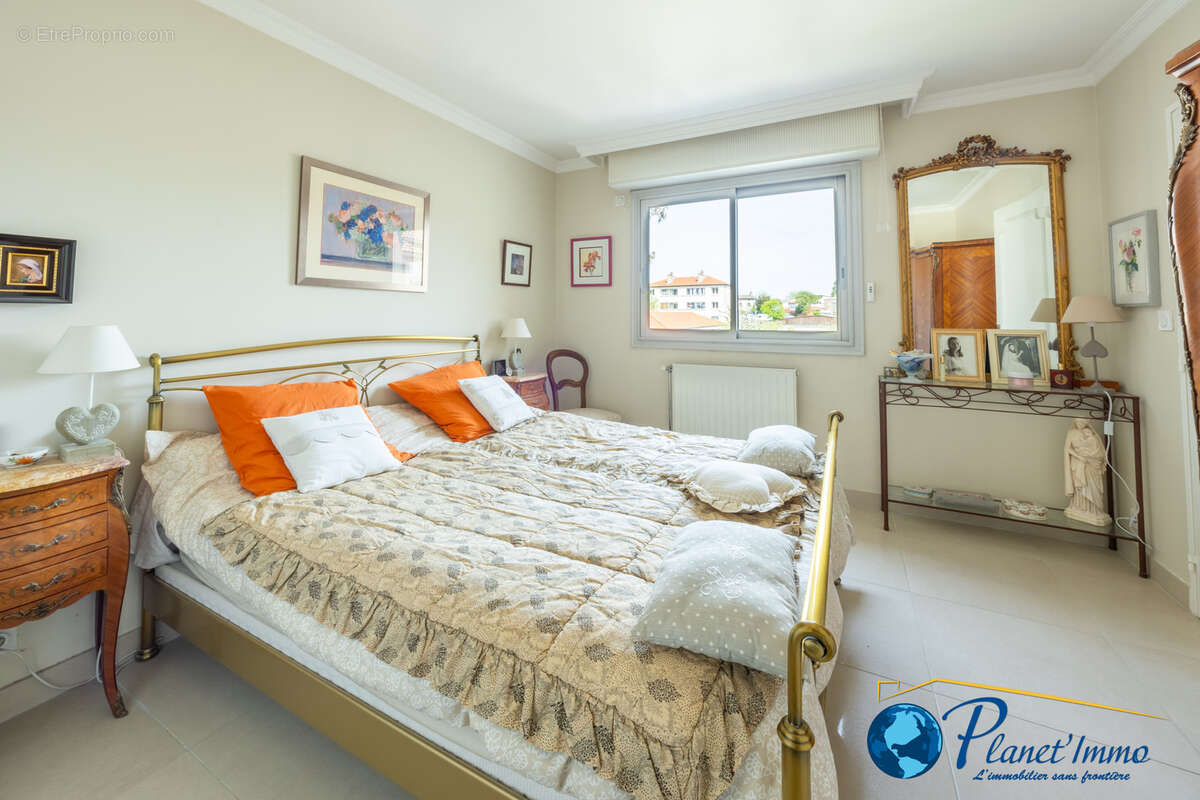 Appartement à SAINT-PRIEST-EN-JAREZ