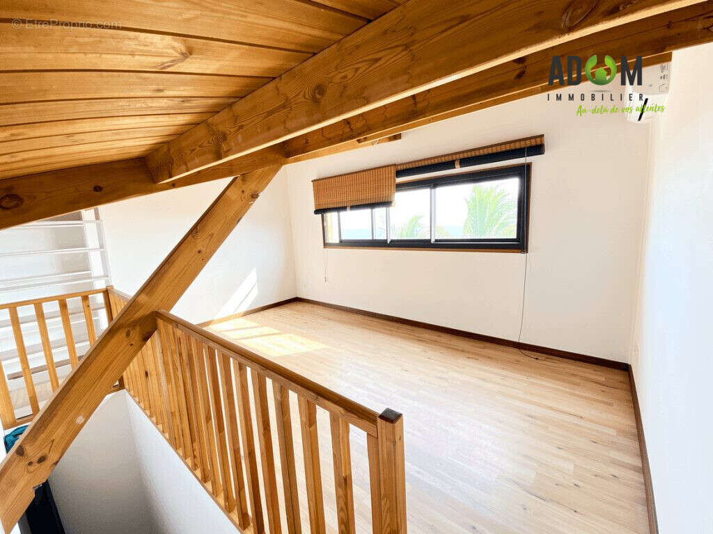 Maison 112 m² à Le Port  - photo 7