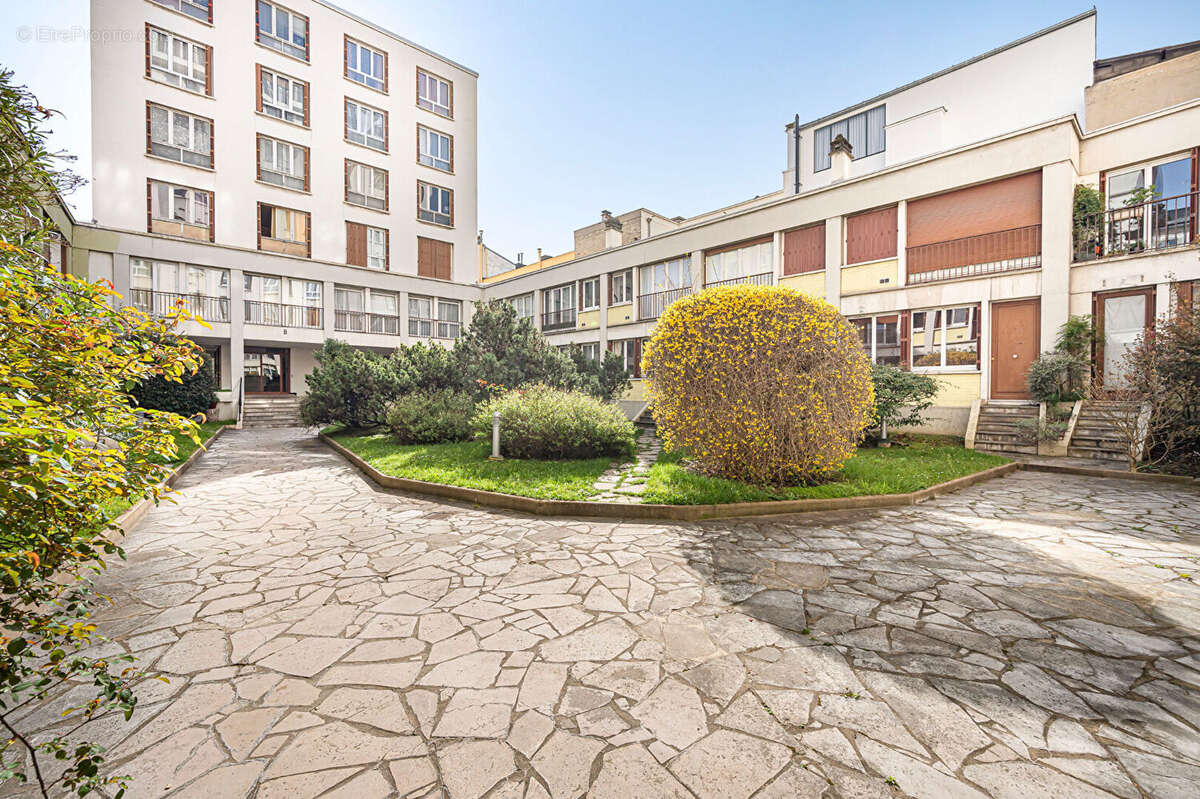 Appartement à PARIS-14E