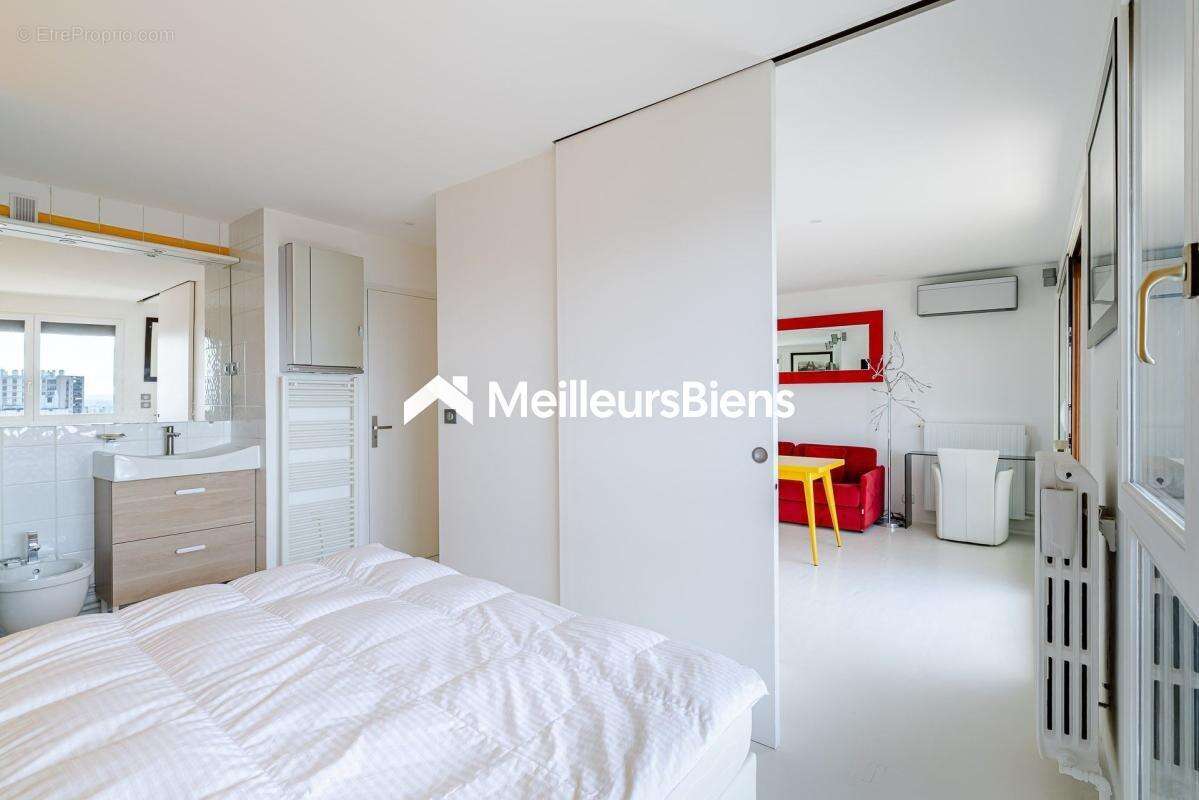 Appartement à PARIS-20E