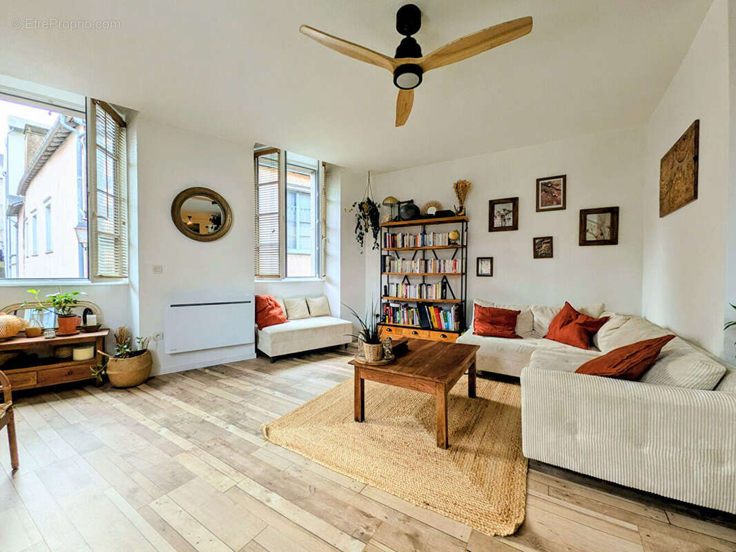 Appartement  4 pièces  entièrement rénové 86.51 m² - Oloron Ste Marie - photo 2