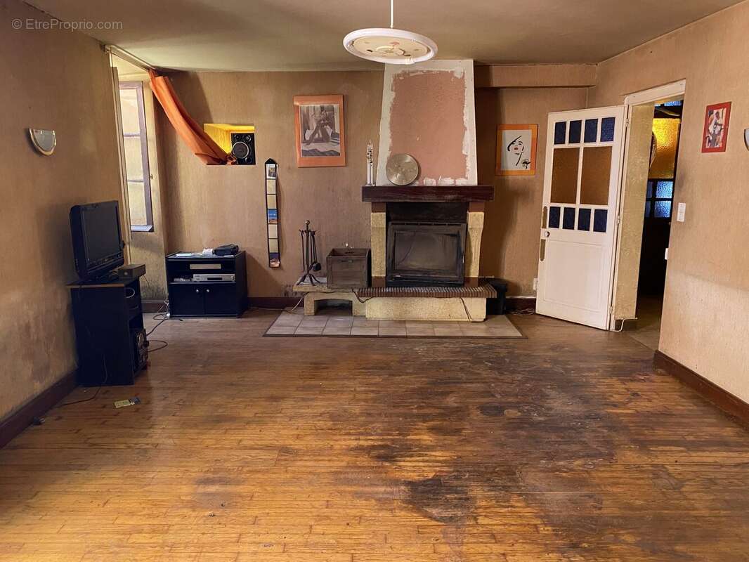 Maison à EYMOUTIERS