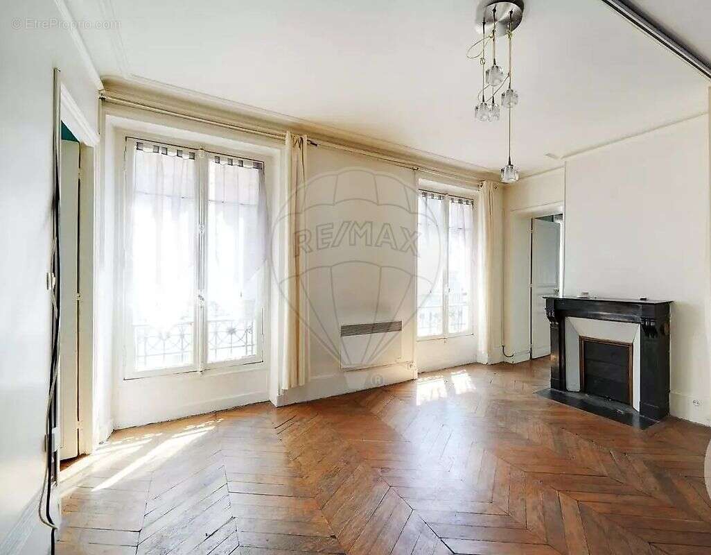 Appartement à PARIS-10E