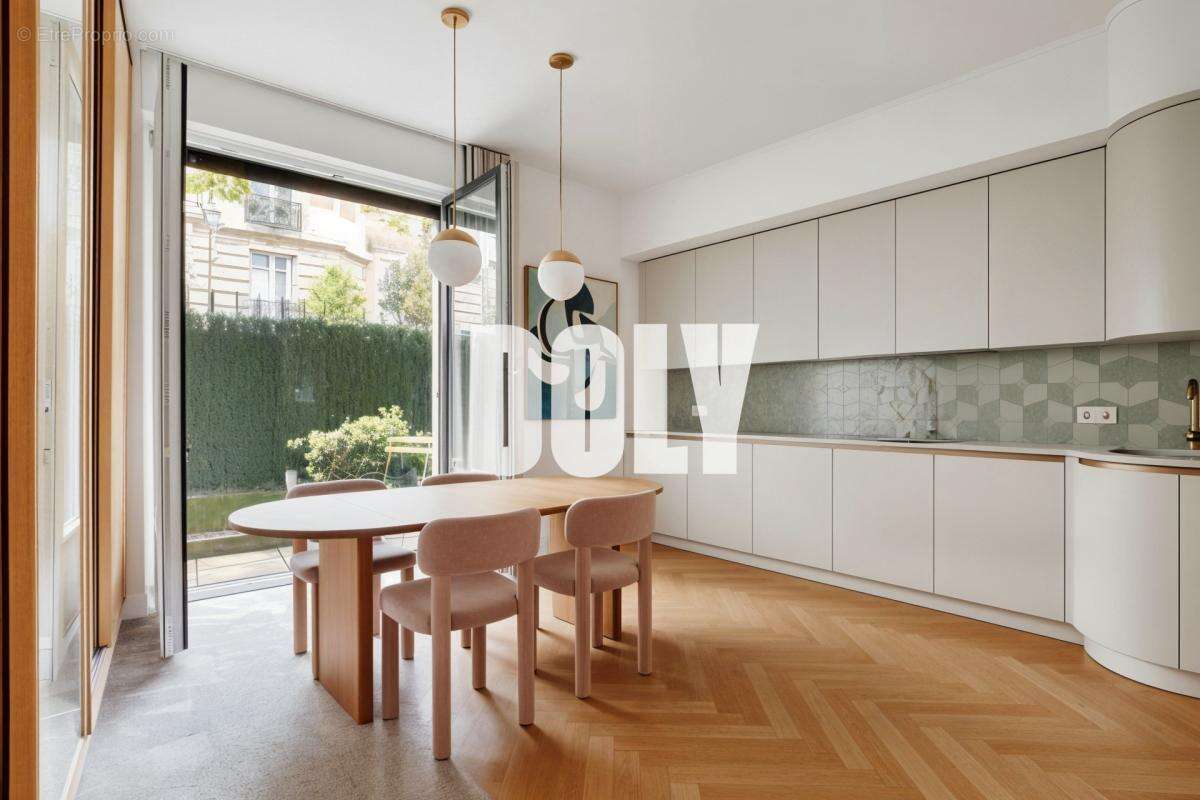 Appartement à NEUILLY-SUR-SEINE