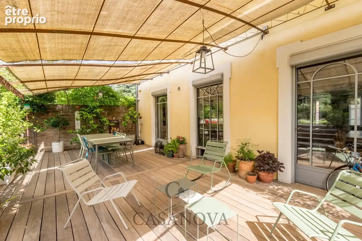 Montpellier  Les Arceaux. Élégante maison de maître rénovée avec piscine, jardin paysager et doubles garages. - photo 10