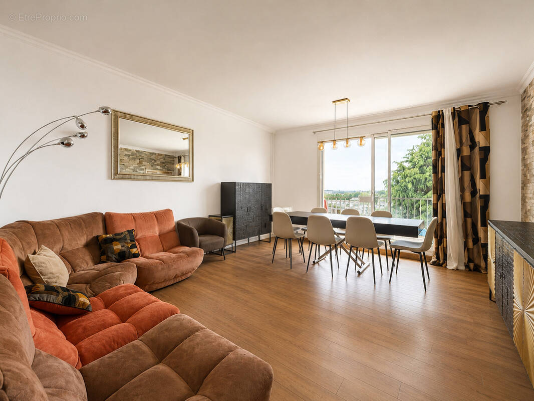 Appartement à COURBEVOIE