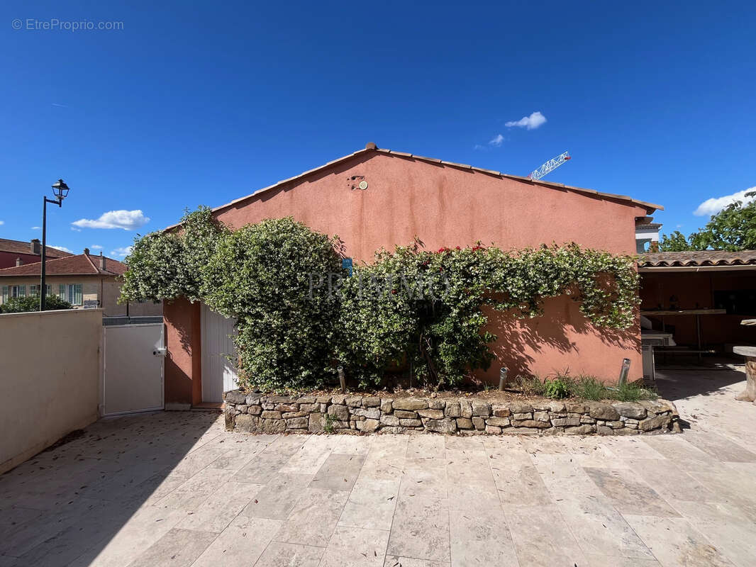Maison à ROQUEBRUNE-SUR-ARGENS