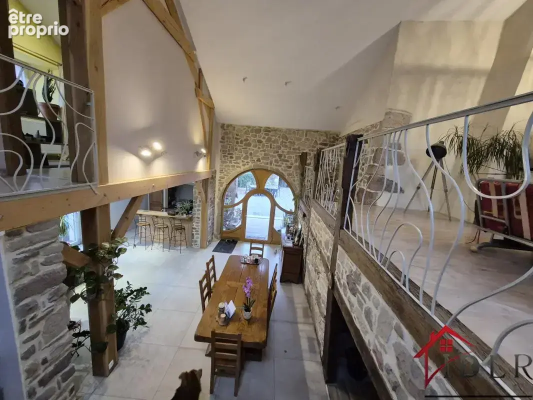 Belle ferme rénovée de 190 m2 avec terrain constructible et - photo 3
