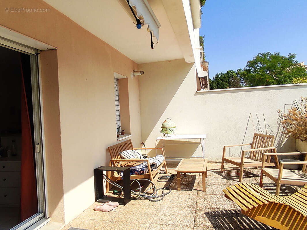 A VENDRE - LA ROCHELLE - Appartement 2 pièces - Terrasse - Parking - Cave - photo 8