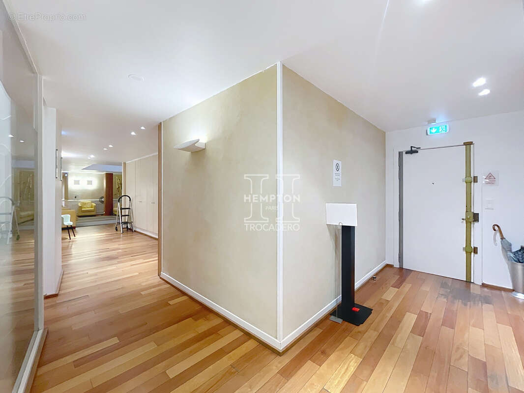 Commerce à PARIS-16E