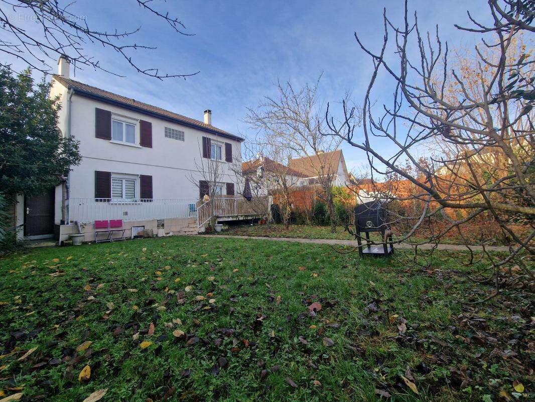 Maison à VAIRES-SUR-MARNE