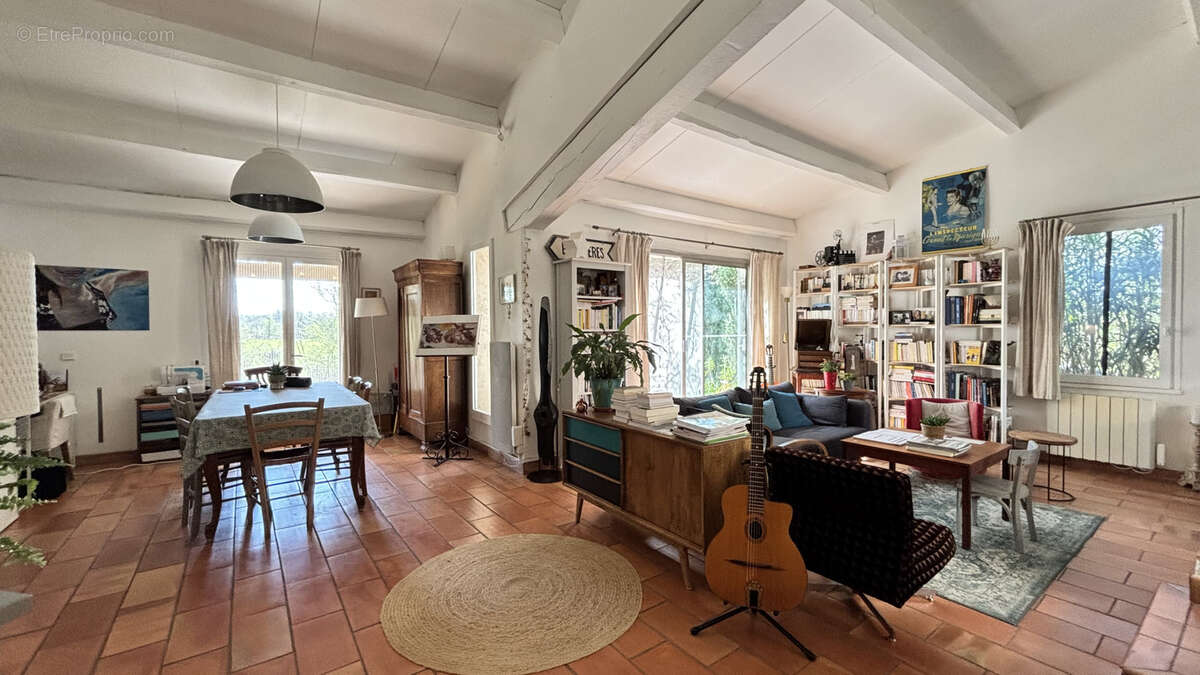 Maison à MORIERES-LES-AVIGNON