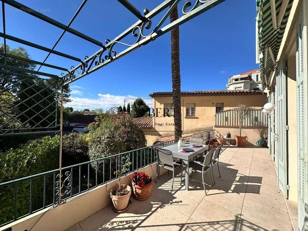 Appartement à LE CANNET