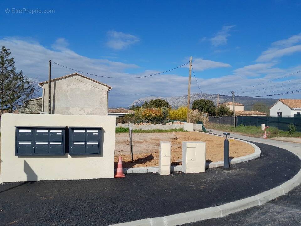 Terrain à POURRIERES