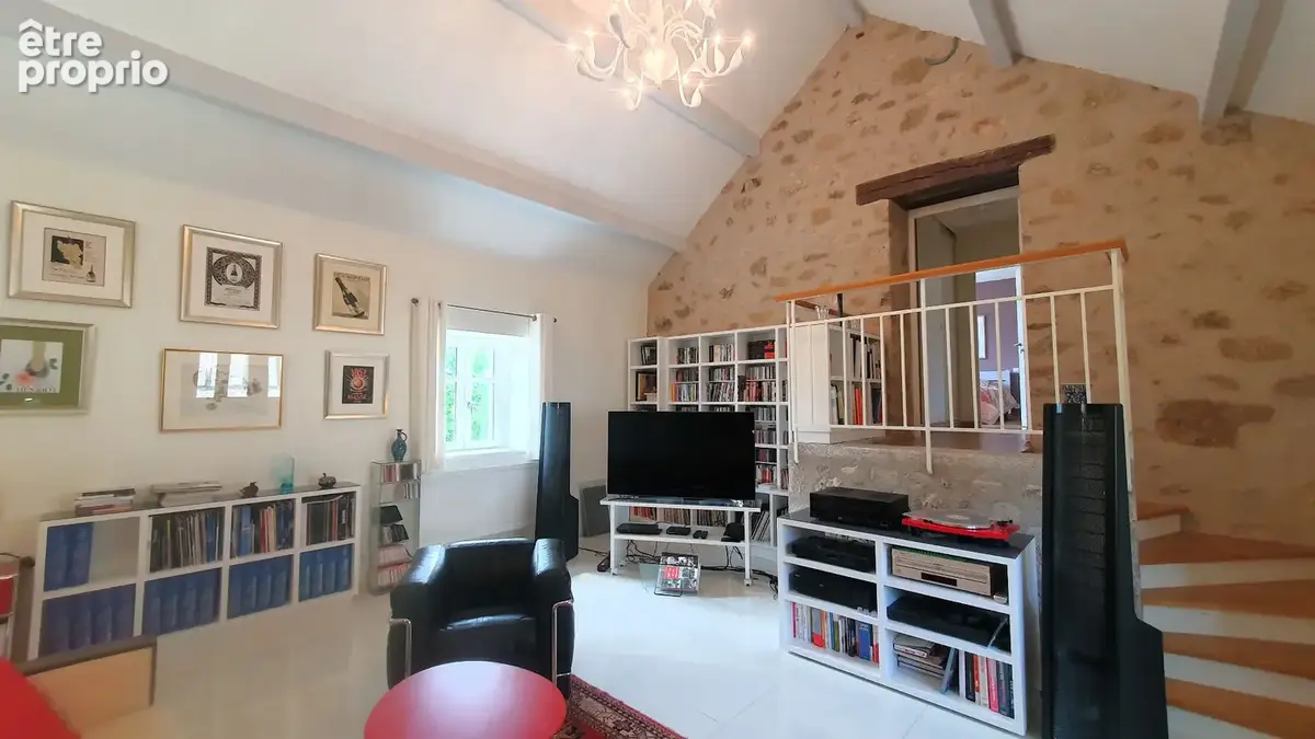 LUNAC  Propriété de caractère en pierre rénovée .220 m² habitables  Dépendances  Spa Terrain 1 805 m² - photo 6