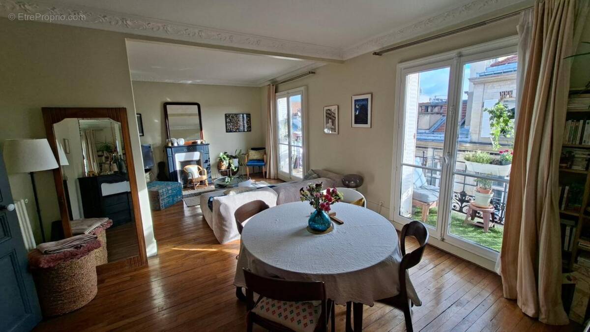 Appartement à PARIS-17E