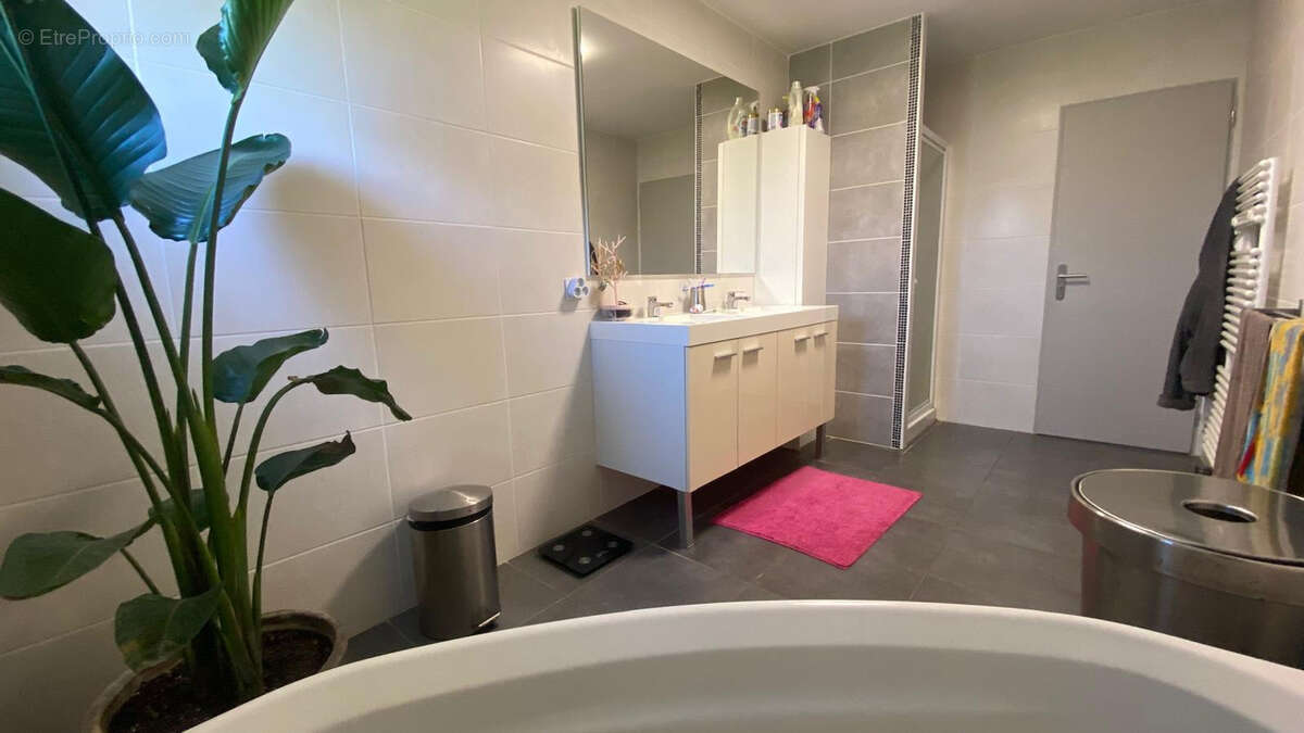 A vendre villa T5 de 158 m2 avec garage et piscine sur une parcelle de 1060 m2 à Narbonne - photo 9