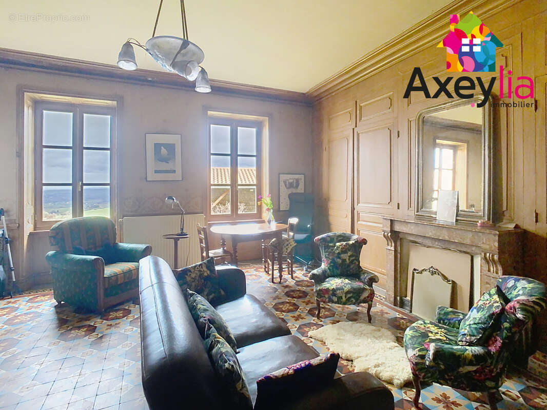 Maison à SAINT-JEAN-SAINT-MAURICE-SUR-LOIRE