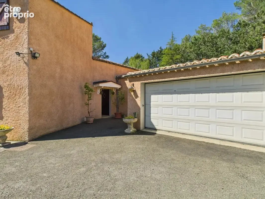 Belle Propriété Indépendante de 5 Chambres Avec Piscine, Vues et Garage - photo 21
