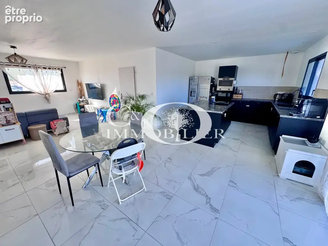 Maison de  2022 située dans le bourg - photo 2