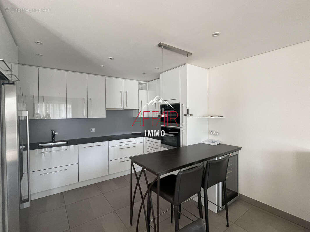 Appartement à COLLONGES-SOUS-SALEVE