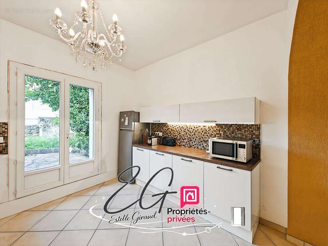Maison bourgeoise rénovée, Coeur du village de Villegly - photo 10