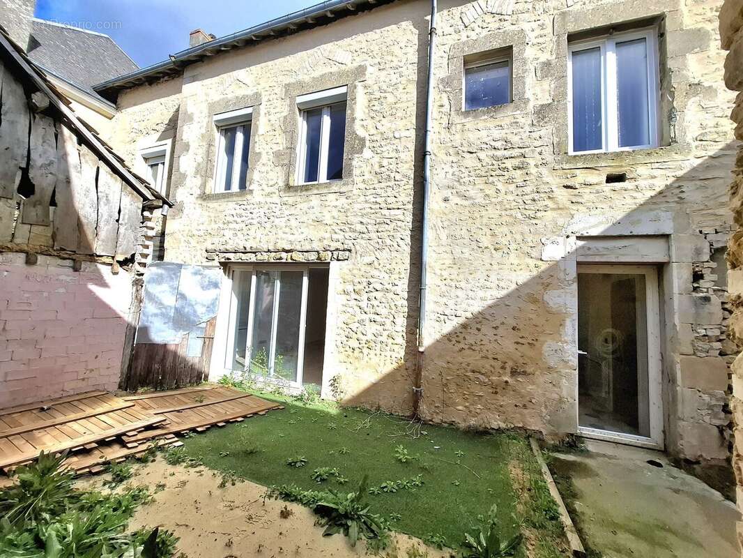 Maison à COURGAINS