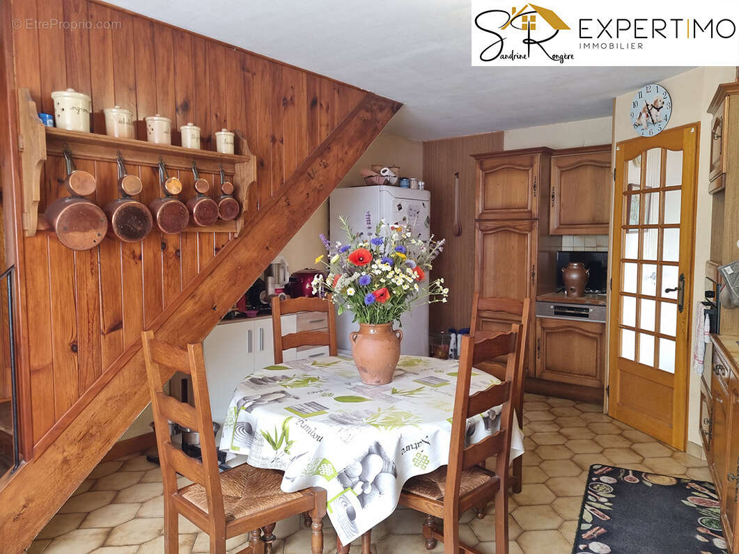 Maison à ARS-LES-FAVETS