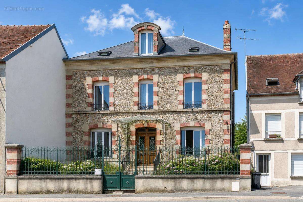 Maison de 7 pièces de 185 m² à Montmirail - photo 16