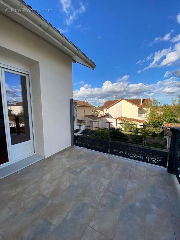 Maison à RUELLE-SUR-TOUVRE