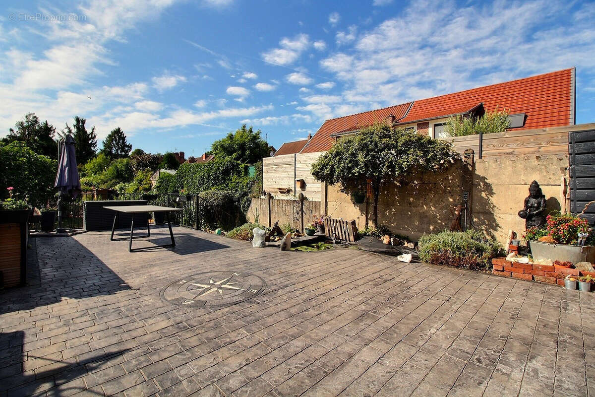Maison semi-individuelle avec jardin, terrasse et passage latéral   4 chambres - photo 11