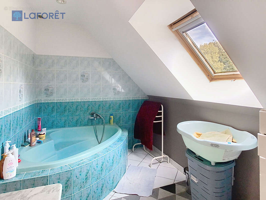 Guidel, Maison lumineuse, non mitoyenne, 4 ch, sous-sol + construction indépendante - photo 8