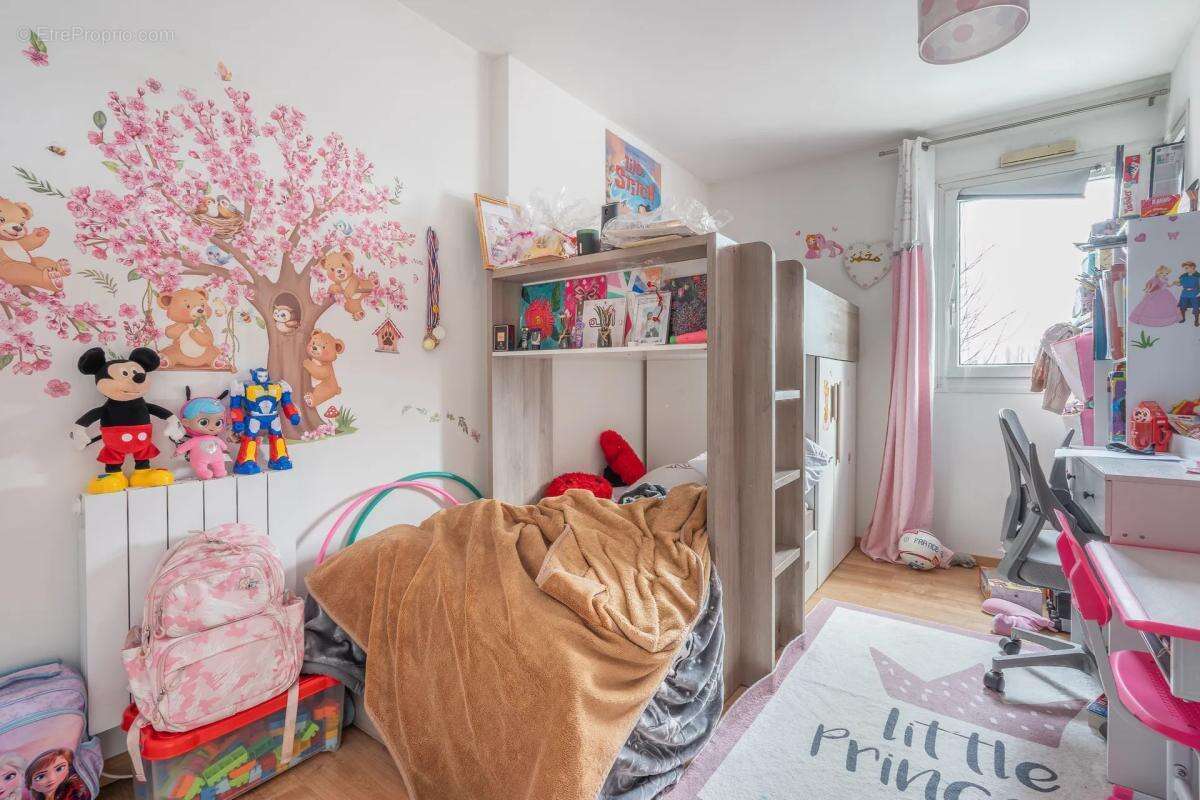 Appartement à DUGNY