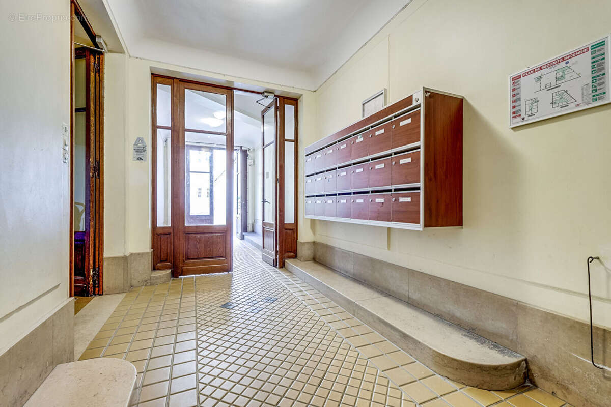 Appartement à PARIS-14E